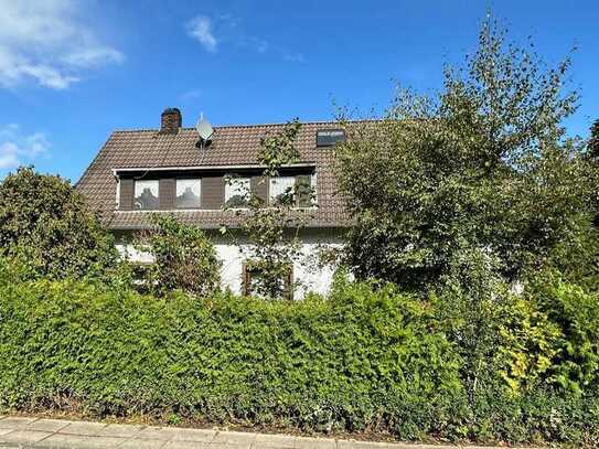 Haus sucht Handwerker: Geräumiges Wohnhaus auf großzügigem Eckgrundstück in Schweiburg