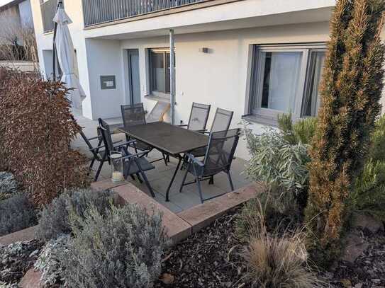 Modernes Wohnen – Hochwertige 2-Zimmer-Wohnung mit Terrasse, EBK, barrierefrei und PKW-Stel