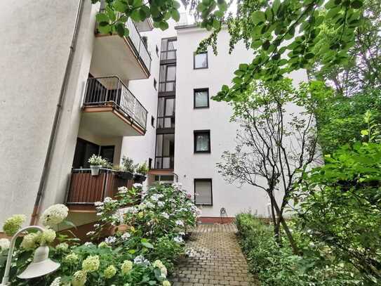 Wiesbaden-Rheingauviertel: Gepflegte 2 Zimmer-ETW mit Loggia & Pkw-Platz in "grüner" Stadtlage.