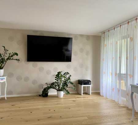 Großzügige Wohnung mit dreieinhalb Zimmern, Balkon, Einzelgarage und EBK in Bietigheim-Bissingen