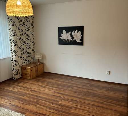 Helle 3 Zimmer Wohnung mit Balkon und Garten