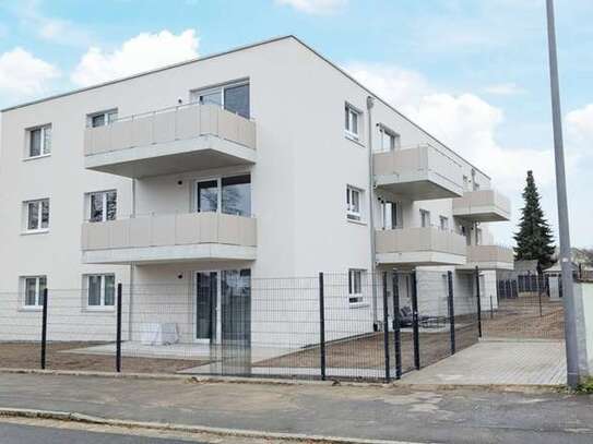 NEUBAU/ERSTBEZUG: Großzügige 3 Zimmer Wohnung! Mit Carport-Stellplatz und Balkon! Sofort frei!