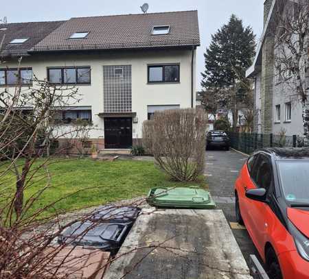 Stilvolle 4-Zimmer-Wohnung mit Balkon in Maintal