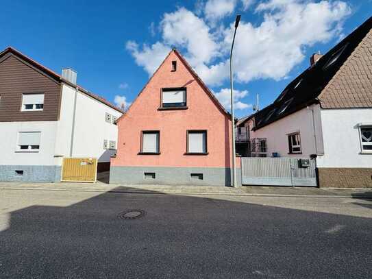 Handwerker aufgepasst - Sanierungsbedürftiges Altbauhaus mit Anbau