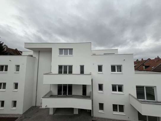 Erstbezug: 2-Raum-Wohnung mit gehobener Innenausstattung mit Terrasse und Einbauküche