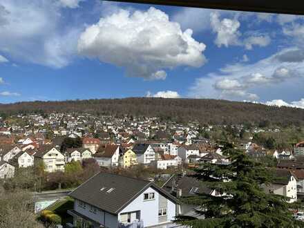 Zentral gelegene 2,5 Zimmerwohnung mit Tiefgarage und Aufzug