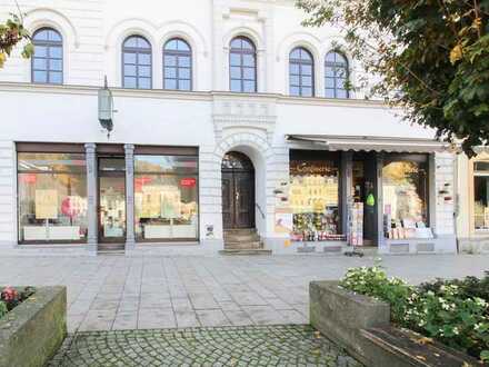 Repräsentativ: Denkmalgeschütztes Wohn- und Geschäftshaus in bester Lage direkt am Markt in Sebnitz