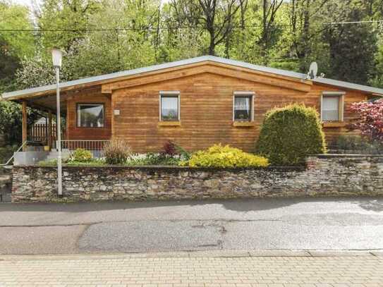 Schönes 4-Zimmer-Zuhause mit Garten und Doppelgarage in grüner Lage