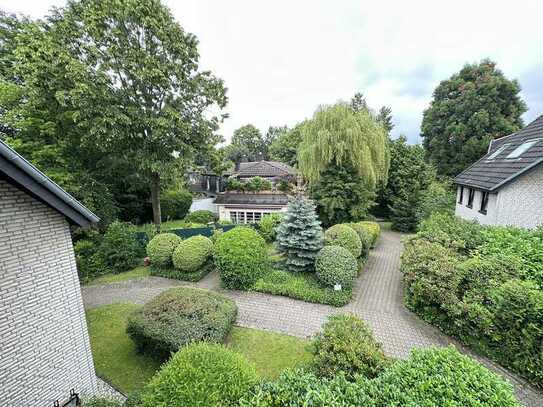 Dachgeschosswohnung mit Galeriegeschoss und großem Balkon in Müngersdorf