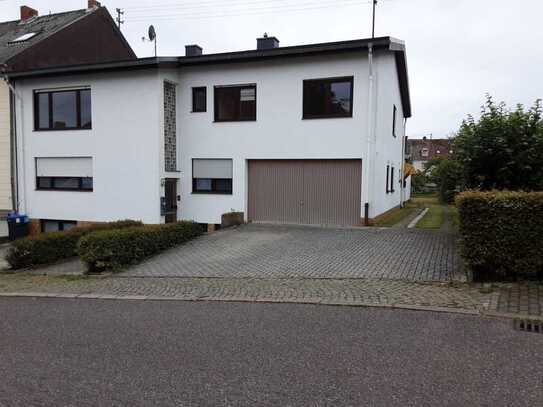 RESERVIERT !Schöne,gepflegte Immobilie mit 3 Wohneinheiten ( Zweifamilienhaus und Bungalow ) in gute