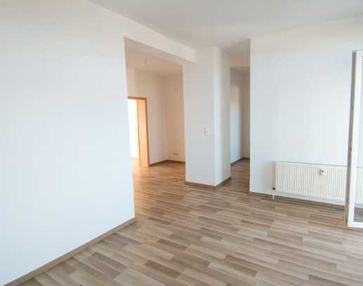 +++SCHICKE 2R.-WHG.+BALKON+MODERNES BAD+GROSSE WOHNKÜCHE+++