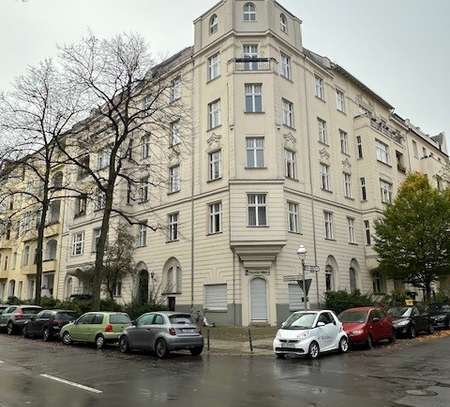 Schöne Altbau Dachgeschoss Wohnung mit Dachterrasse