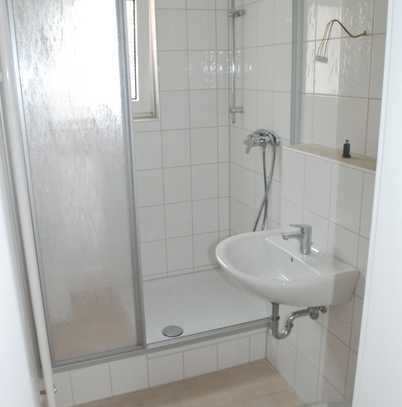 Essen-Frohnhausen! Moderniserte 2 Zimmer-Wohnung - Badezimmer mit großer Dusche!