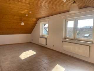 GERÄUMIGE 3ZKB-DG-WOHNUNG IN GEPFLEGTEM 2-FH IN SEHR RUHIGER WOHNLAGE!