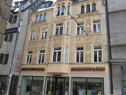 Händelblick inklusive- sehr geräumiger Altbau in unmittelbar in Marktnähe erwartet neue Mieter!