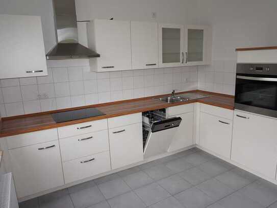 Balkon -EBK*** + modernes Laminat + Bad mit Dusche - frei ab 1.7.25