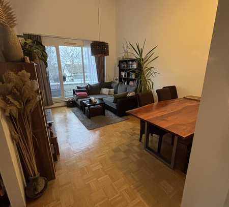 Helle Wohnung mit drei Zimmern und Dachterrasse in München