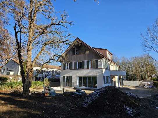 Erstbezug 2-Zimmer-DG-Wohnung in Villenneubau Gräfelfing