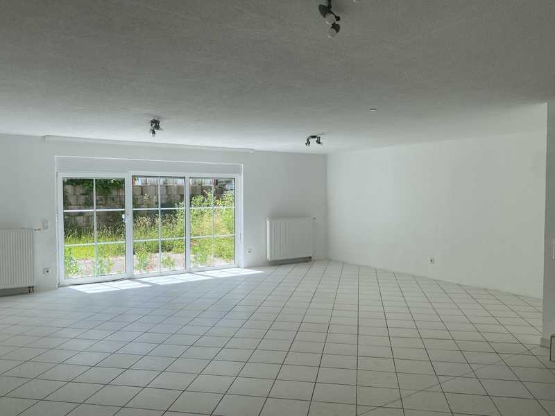                                                               HUGE DUPLEX WITH 6 BEDROOMS, GARAGE AND PATIO! SPECIAL PRICE! GROSSE DHH MIT 6&hellip;                                                       in Rodenbach (Main-Kinzig-Kreis)
