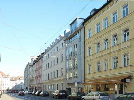 WOHNEN IN BESTER LAGE: Lichtdurchflutete Penthouse-Wohnung mit Einbauküche u. Balkon