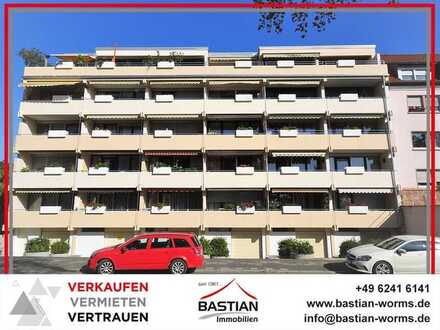 zentral - naturnah - wertstabil: 3 ZKB mit Südwest-Balkon, Lift und Stellplatz als Kapitalanlage!