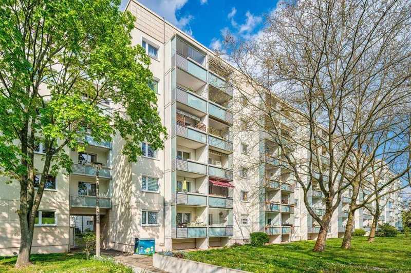 3 Zimmerwohnung mit Duschbad direkt am Großen Garten