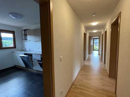 Moderne Vierzimmerwohnung mit Balkon ab sofort im schönem Calw-Speßhardt