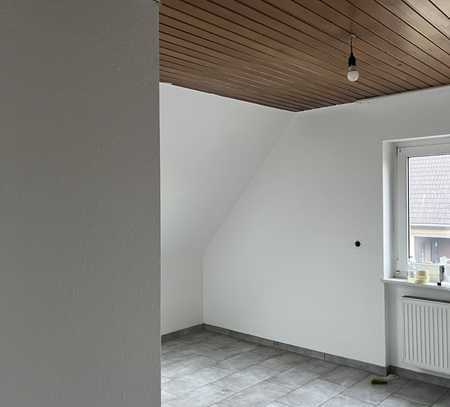 Modernisierte 3,5-Raum-Wohnung mit Balkon in Rheinhausen