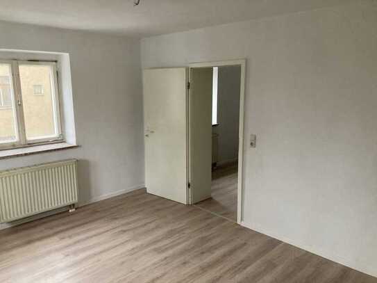 Neue EBK kostenfrei dazu! Sanierte Wohnung in Plauen ab sofort zu vermieten!