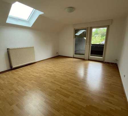 Dachgeschosswohnung mit EBK und Balkon in absolut ruhiger Lage in Idar-Oberstein