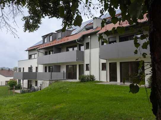 Freundliche und neuwertige 2-Raum-Wohnung mit geh. Innenausstattung mit Balkon und EBK in Arnstorf