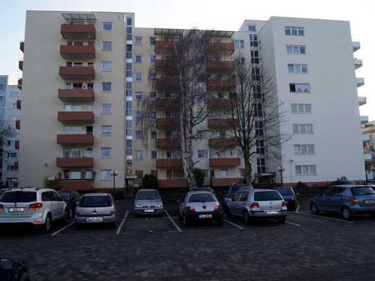 Exklusive, gepflegte 2-Raum-Wohnung mit Einbauküche in Hanau