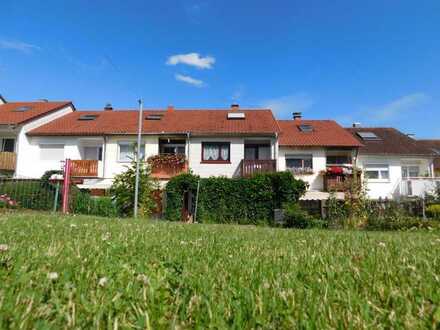 Reihenmittelhaus in stadtnaher Wohnlage von Biberach mit Sonnenbalkon, Sonnenterrasse und Garten!