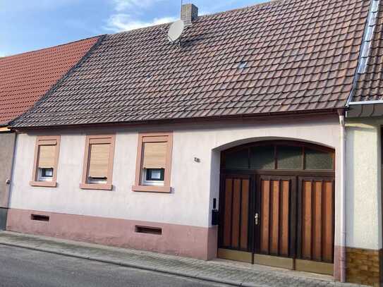 Älteres Reihenmittelhaus in zentraler Lage