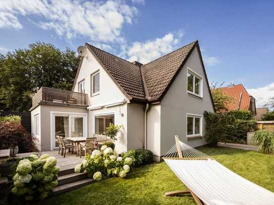 hochwertig ausgestattetes und modernisiertes Einfamilienhaus mit großzügigem Nebengebäude in Malente