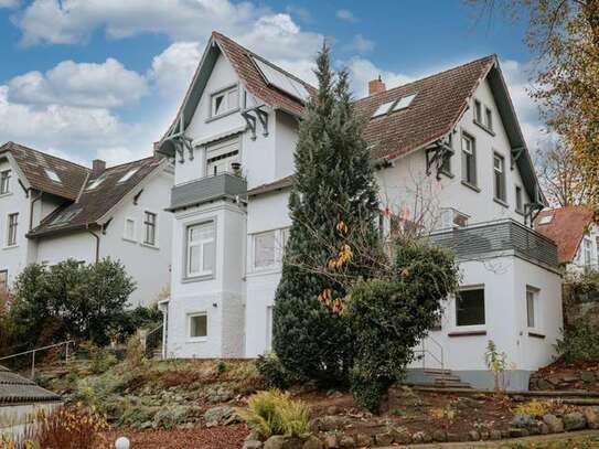 Frisch sanierte 3-Zimmer-Wohnung in einer Altbauvilla mit Terrasse