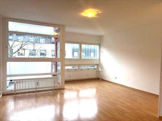 * WOHNEN IN HALENSEE: RUHIGES APPARTEMENT NAHE KUDAMM! MIT BALKON, LAMINAT & DUSCHBAD! *