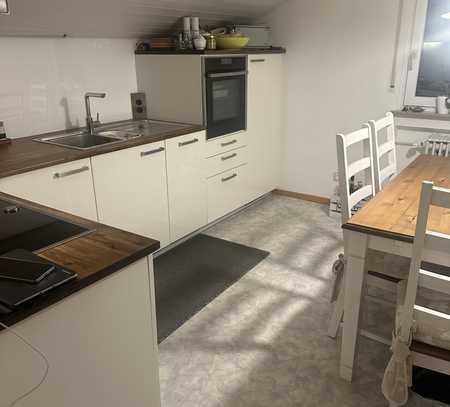 Moderne Dachgeschoßwohnung mit toller Einbauküche