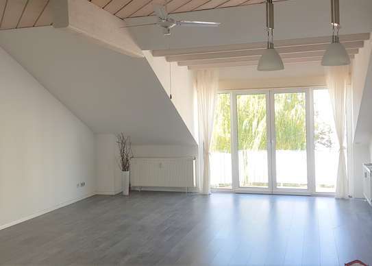 Charmante 4-Zimmer-DG-Wohnung mit Balkon und EBK in Neu-Isenburg