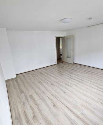 Stilvolle, vollständig renovierte 2-Zimmer-Wohnung mit Balkon und Einbauküche in Heidelberg