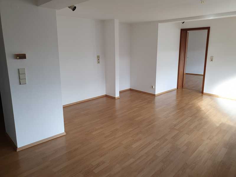 Helle, sonnige 2 Zimmer Wohnung mit neuer Heizung in Stuttgart-Hedelfingen ideal für Single/Paar