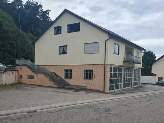 Top Wohnhaus mit zusätzlicher Wohnung und großflächigem Werkstattraum