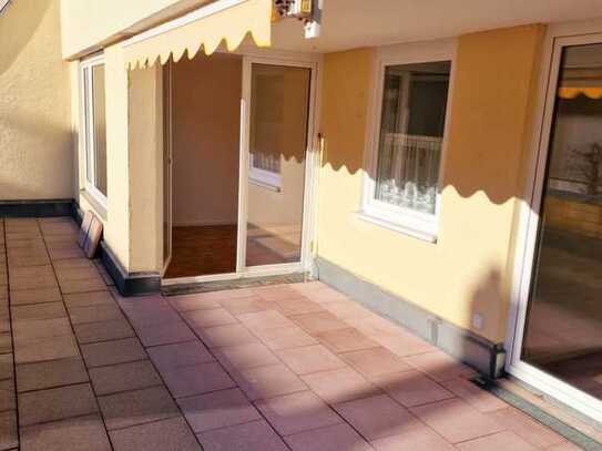 Toll renovierte Wohnung mit großer Terrasse! Sonnige 2-Zimmer-Wohnung in attraktivem Terrassenhaus!