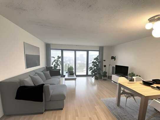 Schöne möblierte 2,5-Zimmer-Wohnung mit Balkon und Blick ins Grüne, Aufzug + Tiefgarage