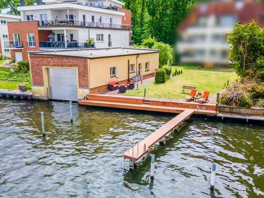 Bootshaus-Unikat mit exklusiv zugänglicher Wasserfront