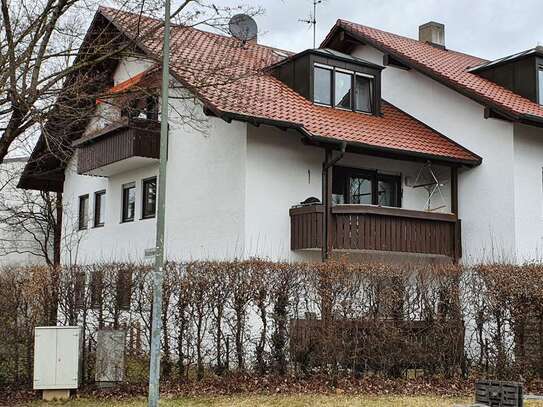 Stilvolle, geräumige, helle 2-Zimmer-DG-Wohnung mit Balkon in Kirchheim bei München