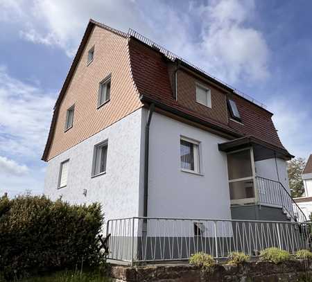 Frei stehendes Mehrfamilienhaus mit Garten und mehreren Stellplätzen in guter Lage von Stetten