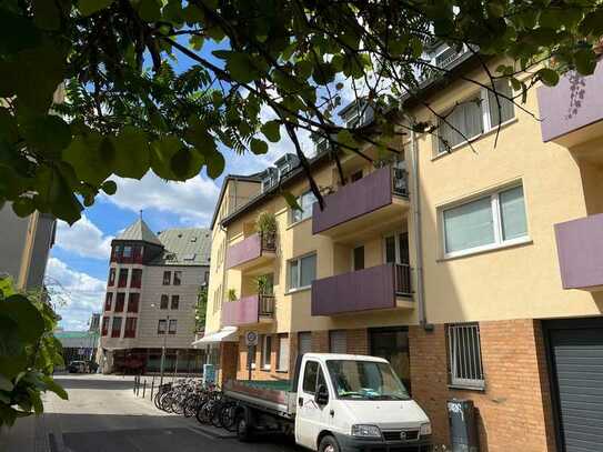 Sehr gepflegte Dreizimmerwohnung mit Balkon in Rheinnähe in Köln Alt-Mülheim