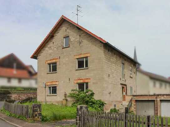 Zweifamilienhaus mit Einzeldenkmalschutz und Kernsanierungsbedarf in Reulbach