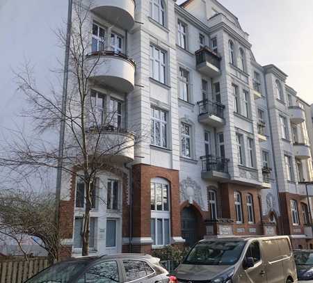 Erstbezug nach Kern-Sanierung, hochwertige 2 Zimmer-Souterrain-Wohnung,EBK,Kamin, in Berlin-Steglitz
